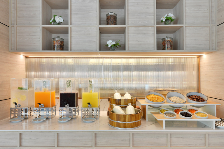 Food & Drinks 12