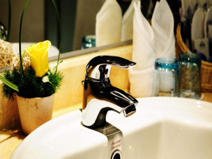 Bathroom, Days Inn by Wyndham Guangzhou, Guangzhou