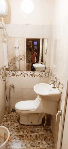 Bathroom 4, Sree Kumaran Residence by Royal stay, Ramanathapuram