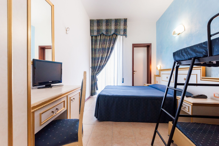 Bedroom 3, Hotel King, Rimini