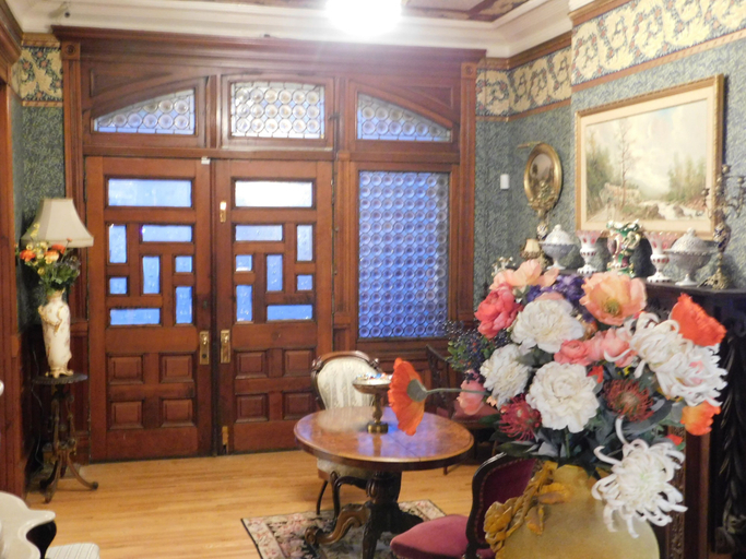 Others 5, Johnstone Mansion, Lee