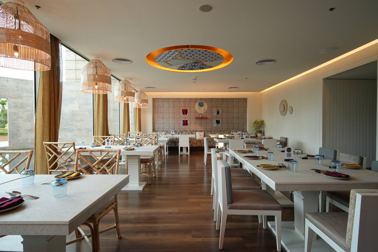 Food & Drinks 3, Crowne Plaza KOCHI by IHG, Ernakulam
