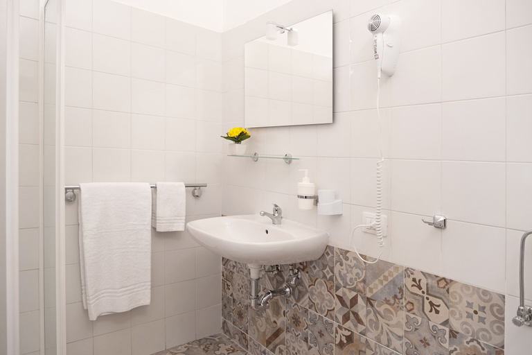 Bathroom 3, Citta Di Castello Rooms, Perugia
