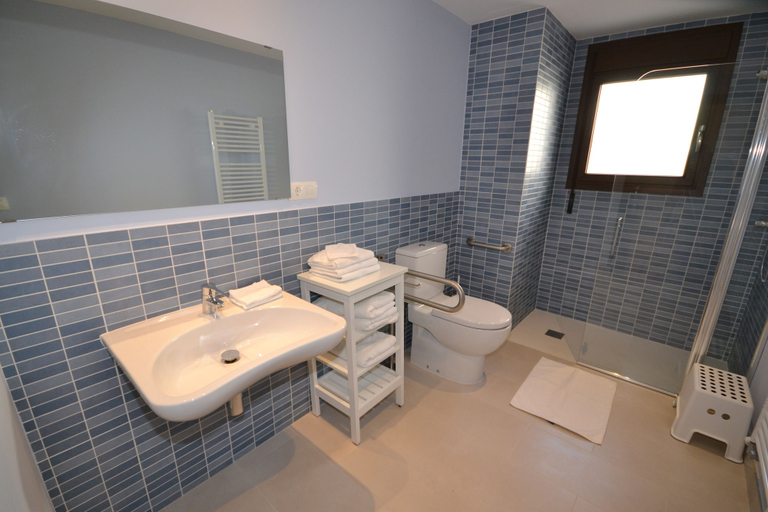 Bathroom 4, La Casa de las Aldeas, Zaragoza