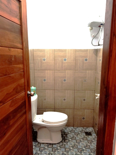 Bathroom 3, Rindoe Jogja Holiday Home, Bantul