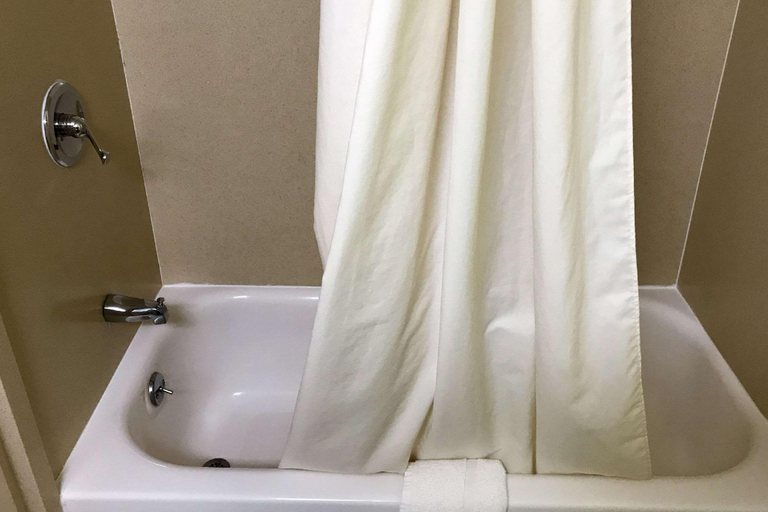 Bathroom 5, Super 8 by Wyndham Gloucester, Camden