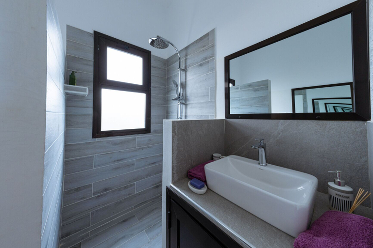 Bathroom 4, ChezBabo Boutique Hotel, Mbour