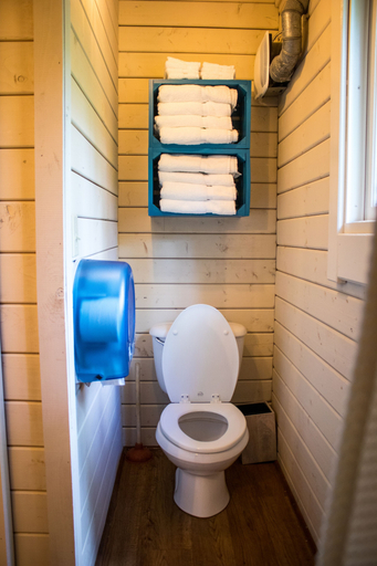 Bathroom, Carowinds Camp Wilderness, Mecklenburg