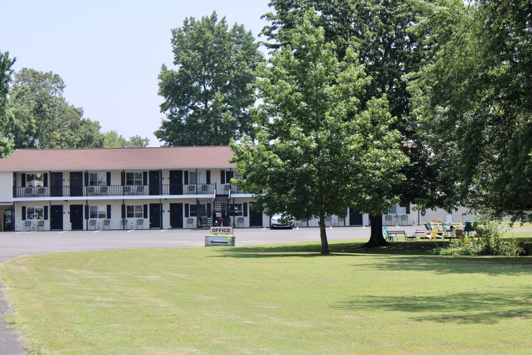 Others 5, The Klassic Inn, Cleburne
