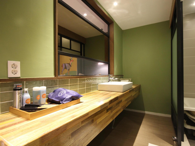Bathroom 2, 25 Hours Hotel 2, Busanjin