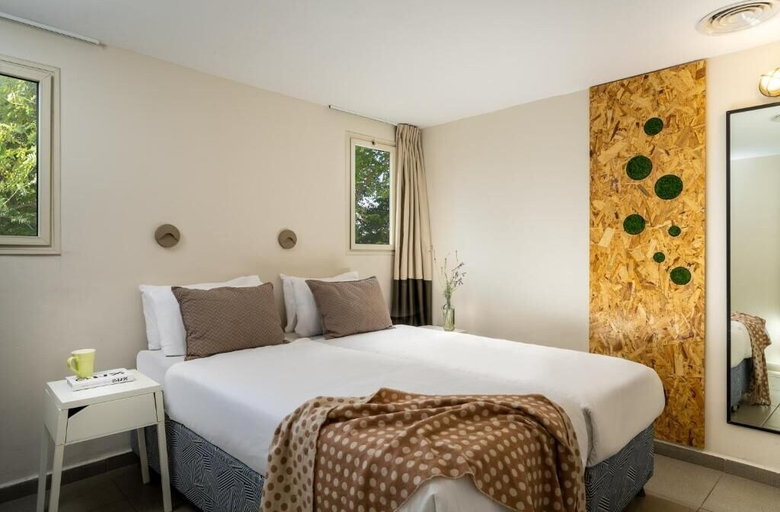 Bedroom 3, Keshet Yonatan
