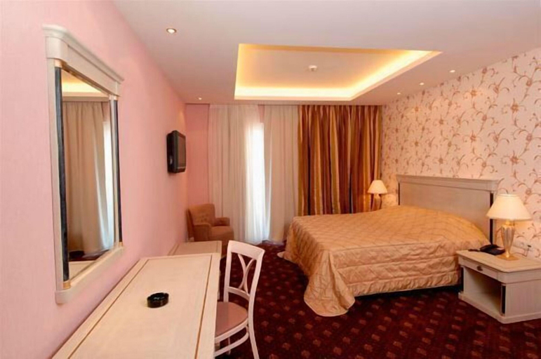 Bedroom 2, Nafsika Palace, Central Greece