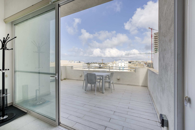 Others 5, Gzira Penthouse