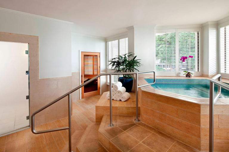Sport & Beauty 2, Moana Surfrider, A Westin Resort & Spa, Waikiki Beach, Honolulu