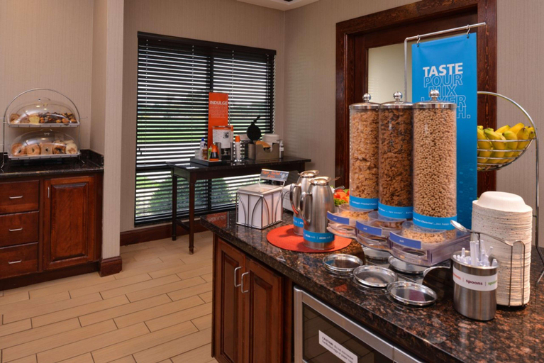 Food & Drinks 5, Hampton Inn Lincoln , Logan