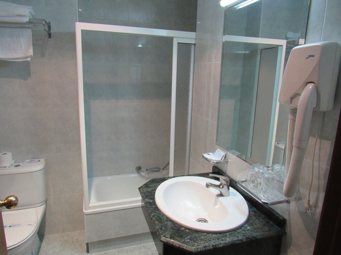 Bathroom 4, Virgen del Camino, Pontevedra