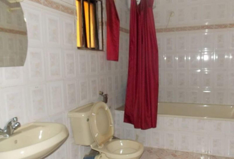 Bathroom 3, Royal Paragon Hotel, Obio/Akp