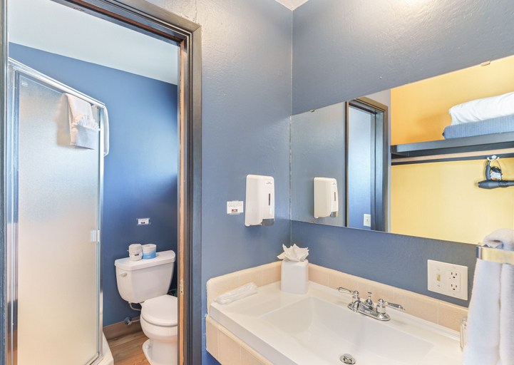 Bathroom 4, Carmel River Inn & Cottages, Monterey