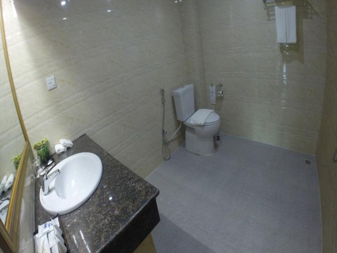 Bathroom, Silver Green Hotel, Yangon
