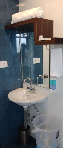 Bathroom 2, Hotel Seven Sky, Nashik