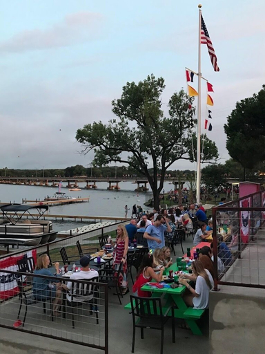 Food & Drinks, Oasis Lake Buchanan, Llano