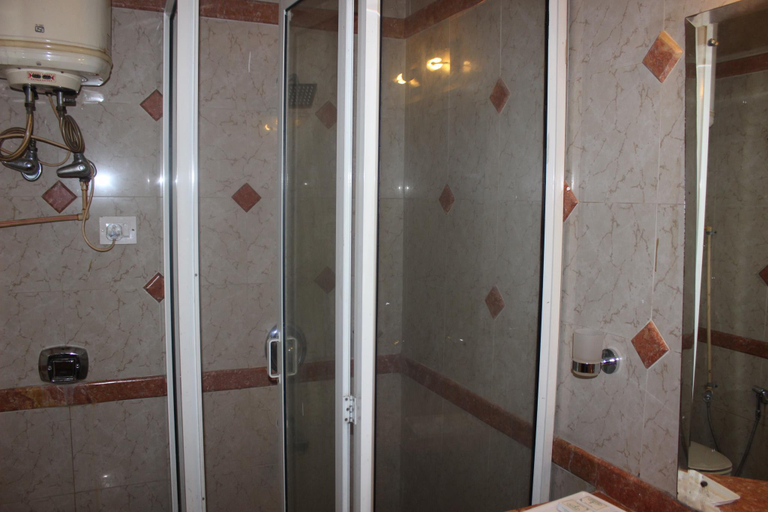 Bathroom 3, Comfy Corporate Park Hotel, Delhi