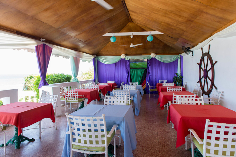Food & Drinks, Sky Box Beach Suite at Montego Bay Club