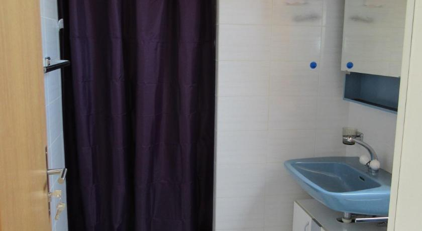 Bathroom 4, good bed Niederbipp 13, Wangen