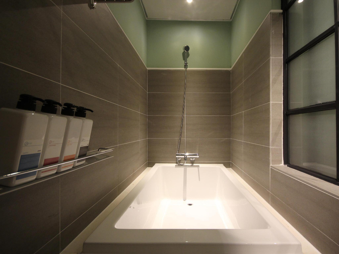 Bathroom 5, 25 Hours Hotel 2, Busanjin