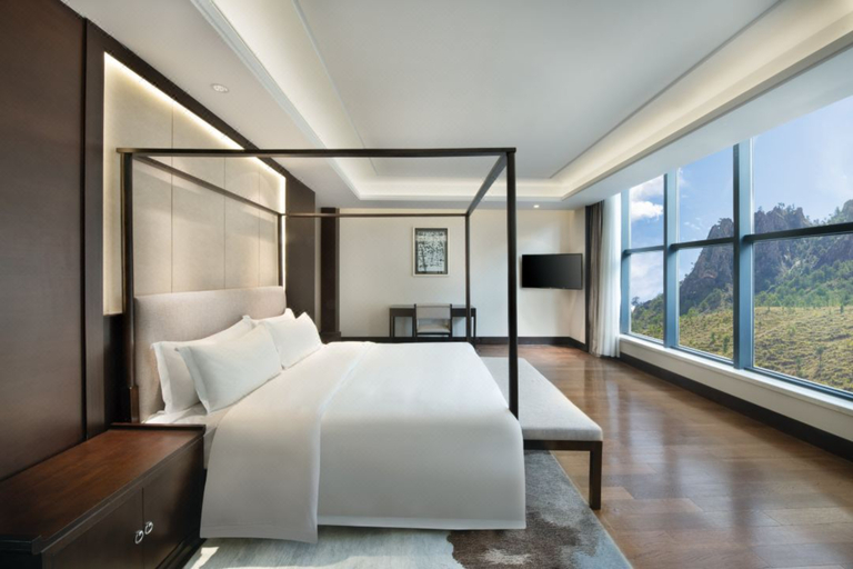 Bedroom 4, Crowne Plaza YADING by IHG, Garzê Tibetan