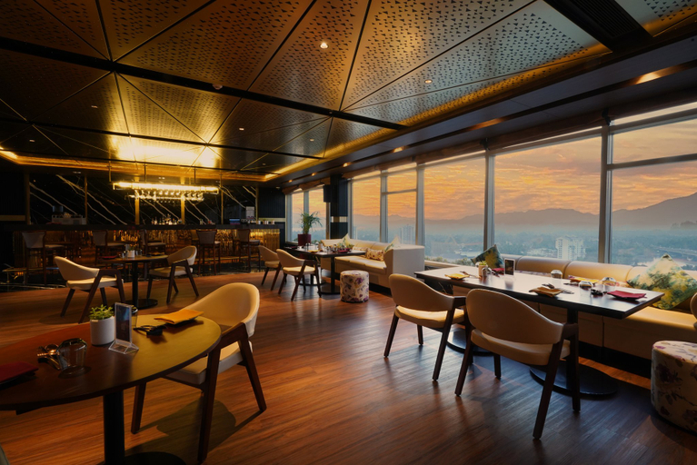 Food & Drinks 2, Crowne Plaza KOCHI by IHG, Ernakulam
