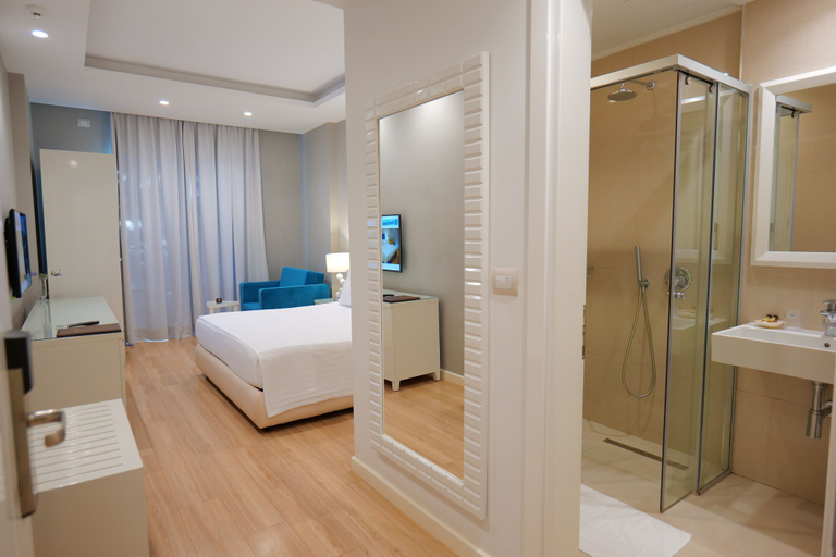 Bathroom 5, Hotel Luxury, Sarandës