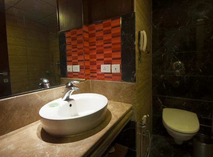Bathroom 4, Aura Hotel, Delhi