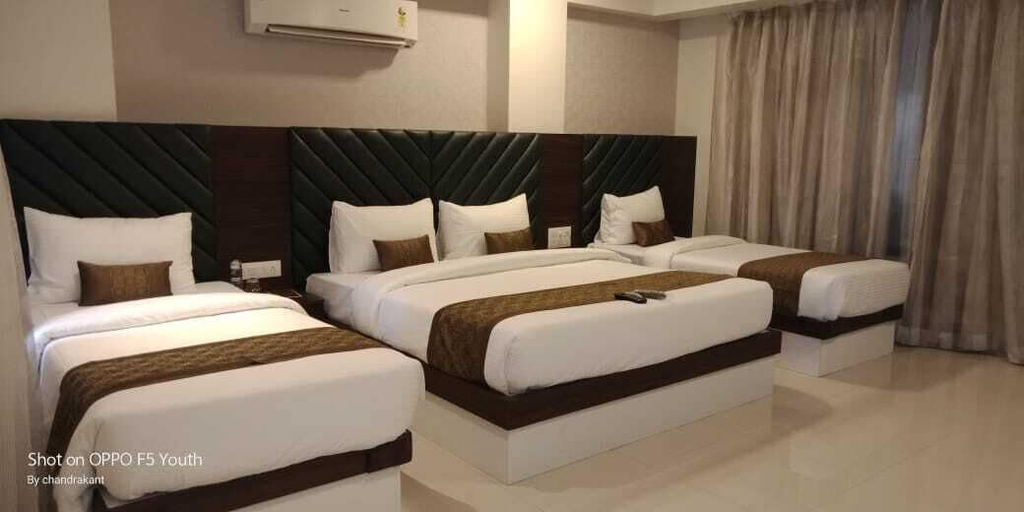 Bedroom 1, Hotel Seven Sky, Nashik