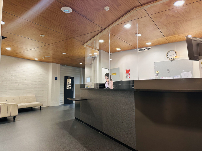 Gamma Hotel, Waitakere