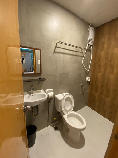 Bathroom 4, Rain Airport BNB, Parañaque
