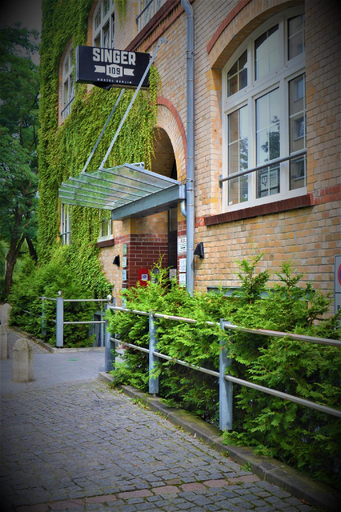 Exterior & Views
