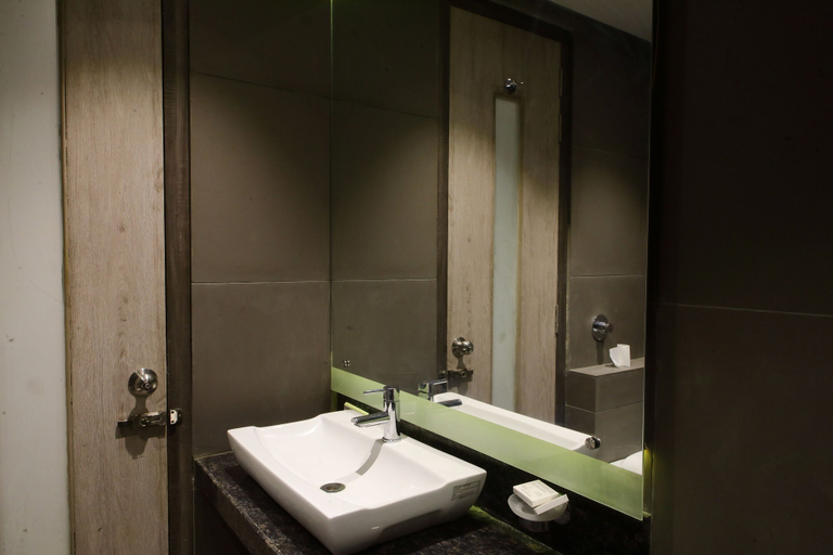 Bathroom 4, Kingston Resort, Kanpur Nagar