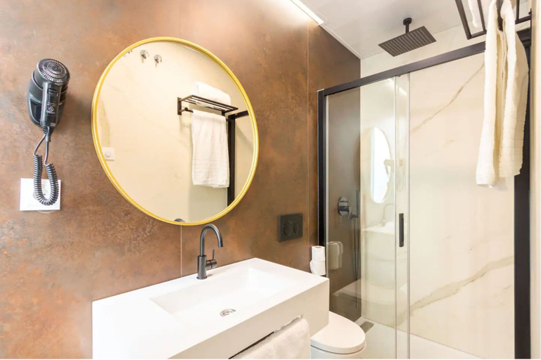 Bathroom 3, Harinas Central Apartments by Valcambre, Sevilla
