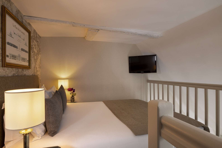 Bedroom 3, Madeleine Plaza, Paris