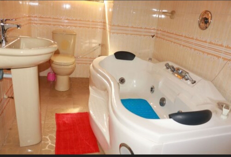 Bathroom 3, Cute Villa Hotel and Suites, Uyo