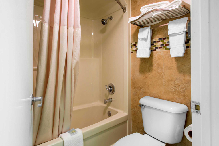 Bathroom 4, JC Inn, Polk