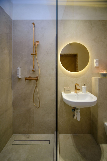 Bathroom 4, Maya's 33, Gdańsk City