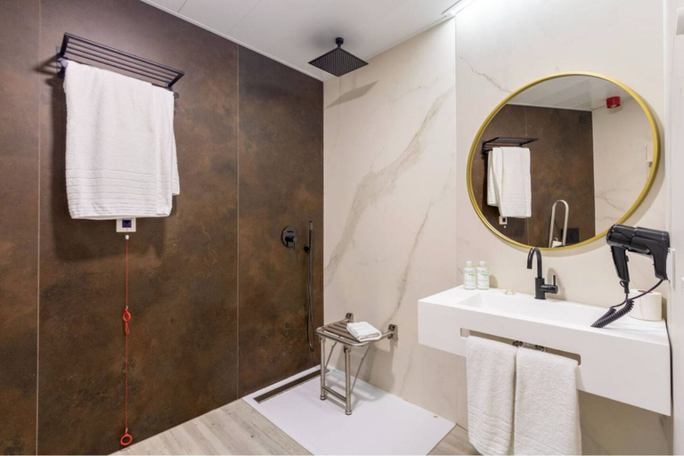Bathroom 3, Harinas Central Apartments by Valcambre, Sevilla