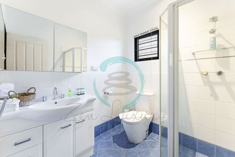 Bathroom 4, ZENLUX - 3-Story Corporate Golf Retreat, Durack