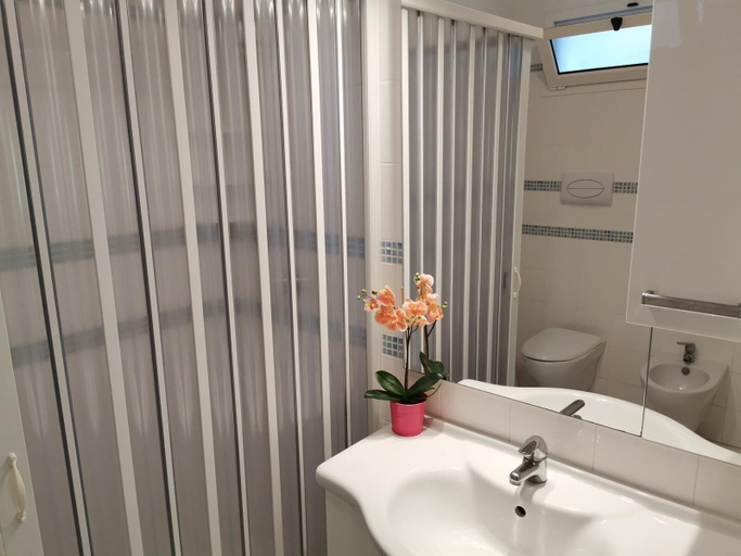 Bathroom 4, Villaggio Gabbiano Beach, Foggia