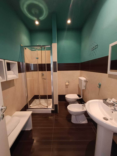 Bathroom 4, golden rooms, Barletta-Andria-Trani