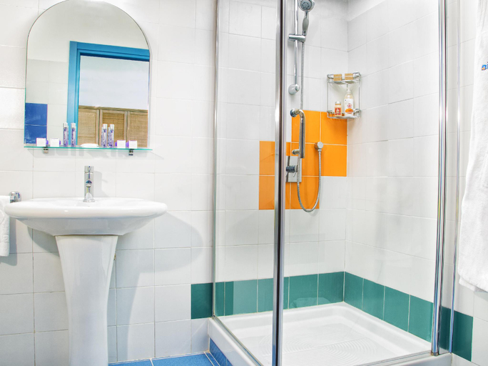 Bathroom 5, Hotel La Battigia, Trapani