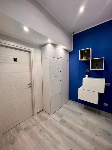 Others 4, Punto House, Napoli