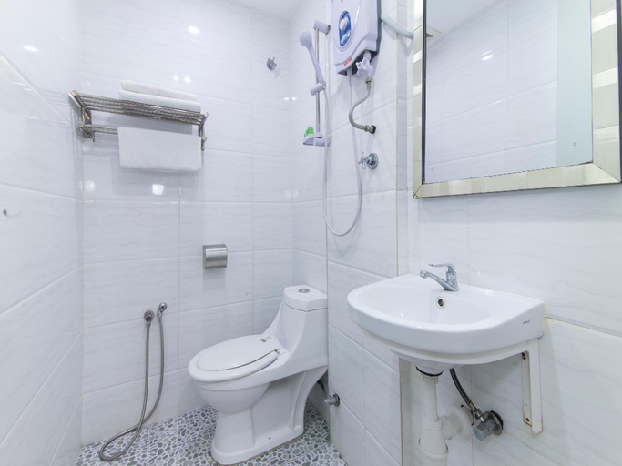 Bathroom 4, Rain Forest Hotel, Kuala Lumpur